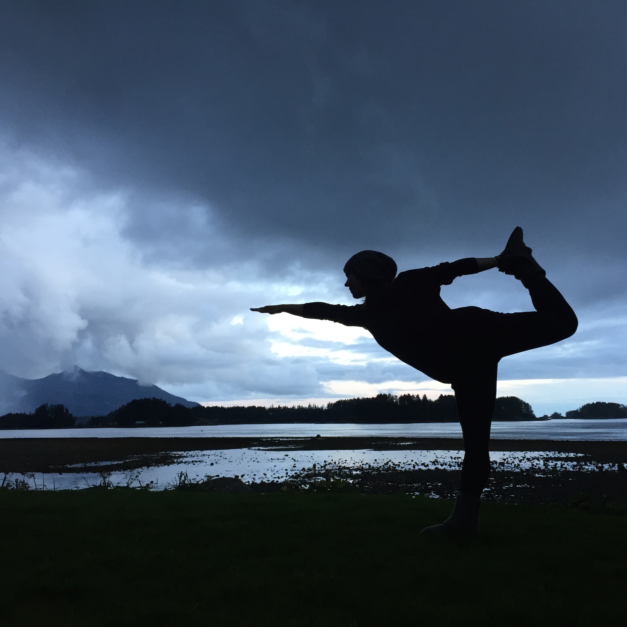 Alaska Standing Bow Pos